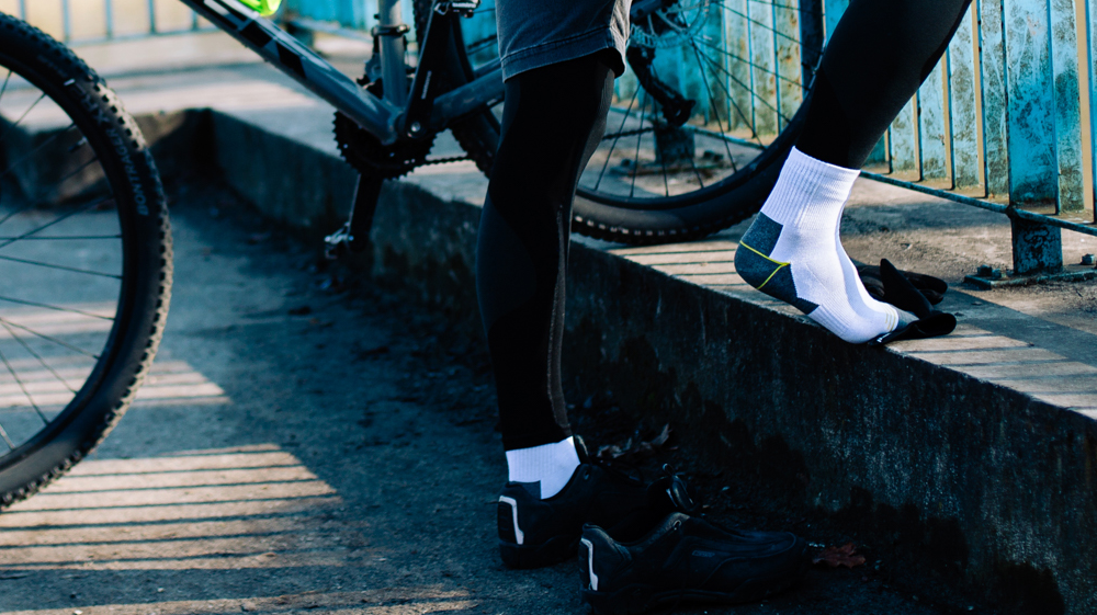 Białe skarpetki męskie - codzienny wybór mężczyzn
