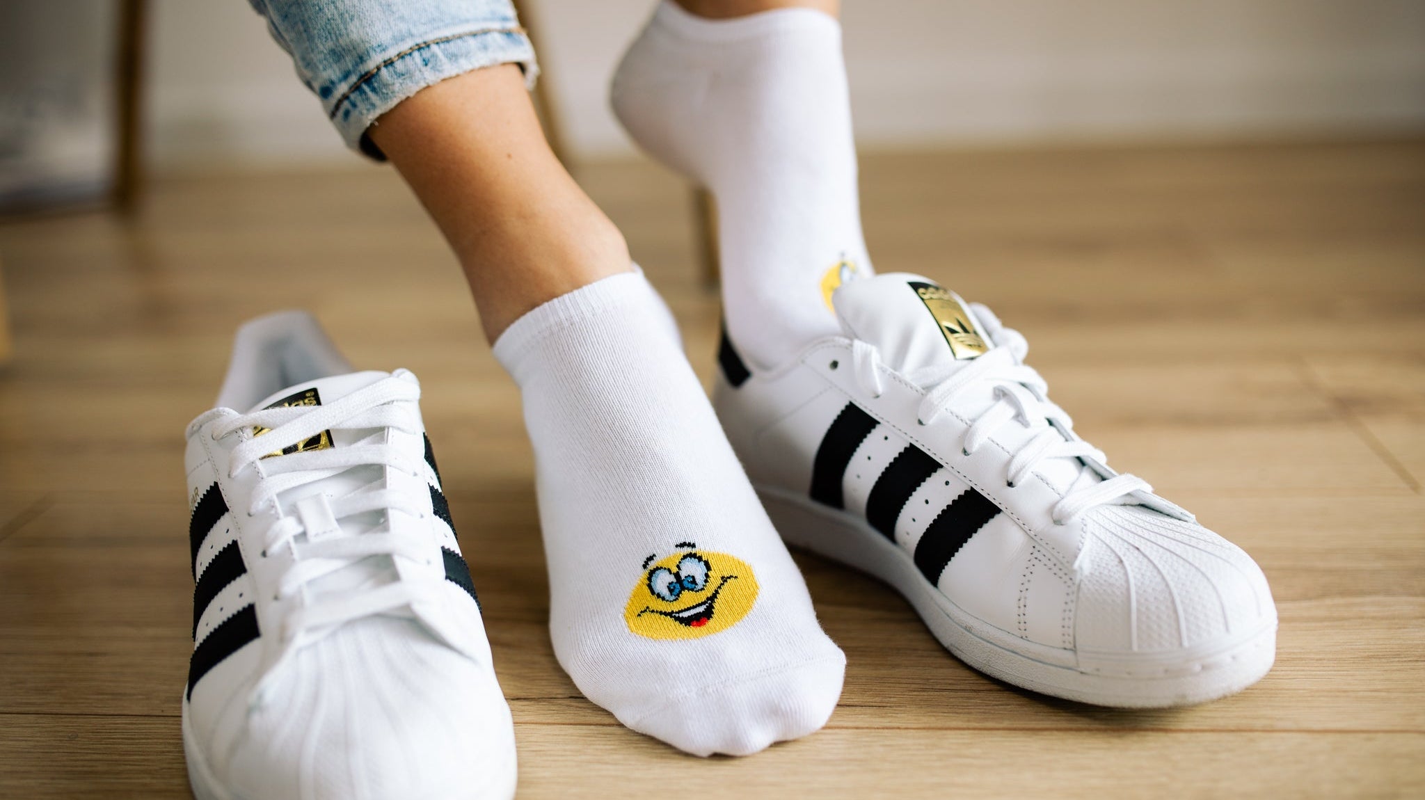 Skarpetki stopki - jak łączyć je z butami na lato?