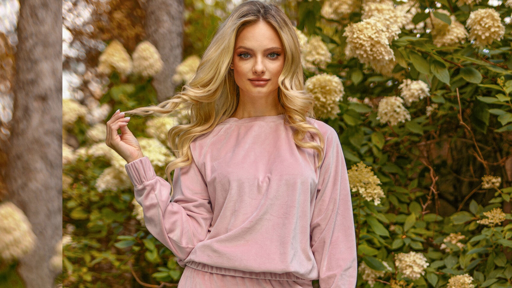 Jak nosić damskie dresy? Pomysły na stylizacje, nie tylko w wersji casual