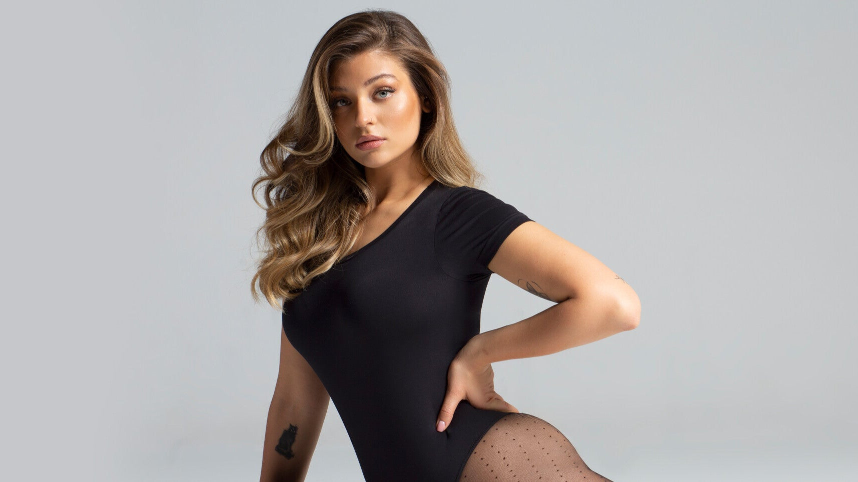 Bezszwowa i modelująca bielizna damska – sekret nienagannej stylizacji imprezowej