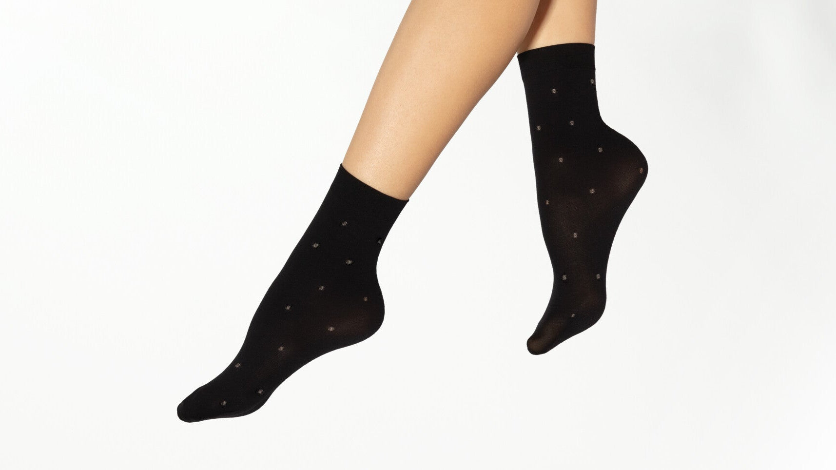 Kobiece i stylowe skarpetki z poliamidu – idealny wybór na lata