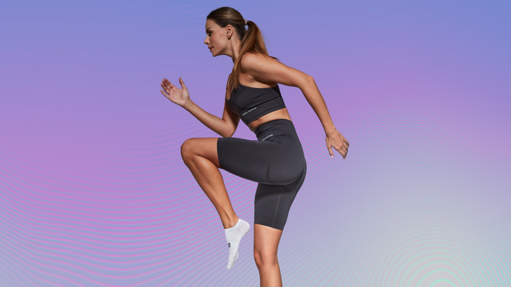 Kompletnie gotowa na trening – damski strój sportowy i akcesoria dla aktywnych kobiet