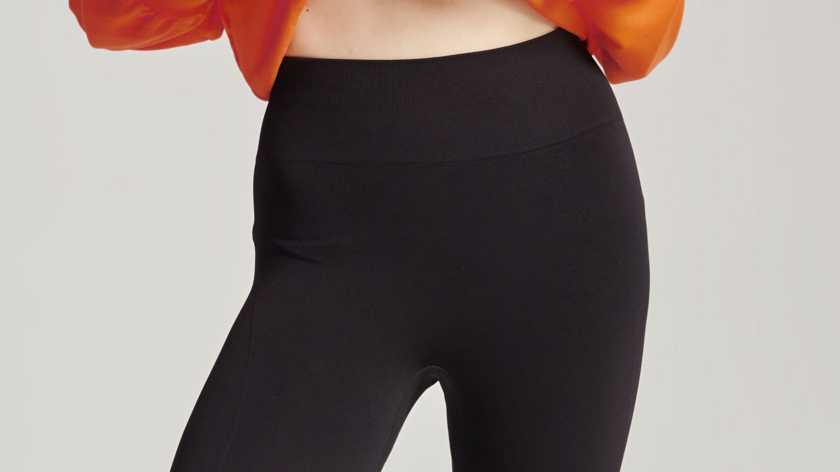 Legginsy niewychodzące z mody – wygodna stylizacja na wiosenne dni