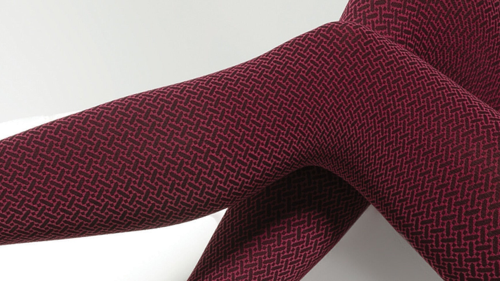 Rajstopy kolorowe dla kobiet, które chcą ożywić kreacje i lubią bawić się modą