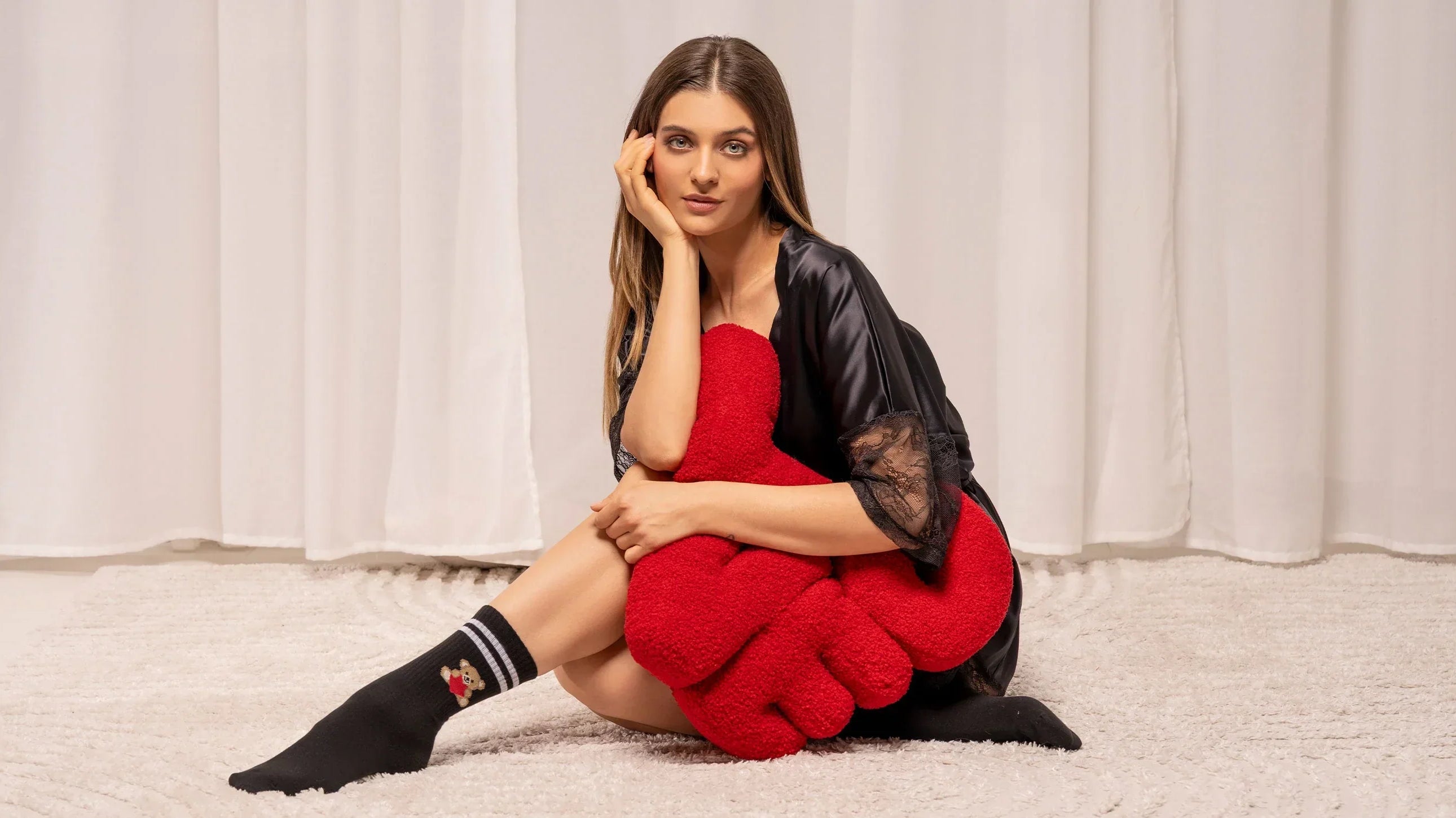 Stylizacja na Walentynki 2026 – romantyczny, elegancki czy zmysłowy look na randkę?