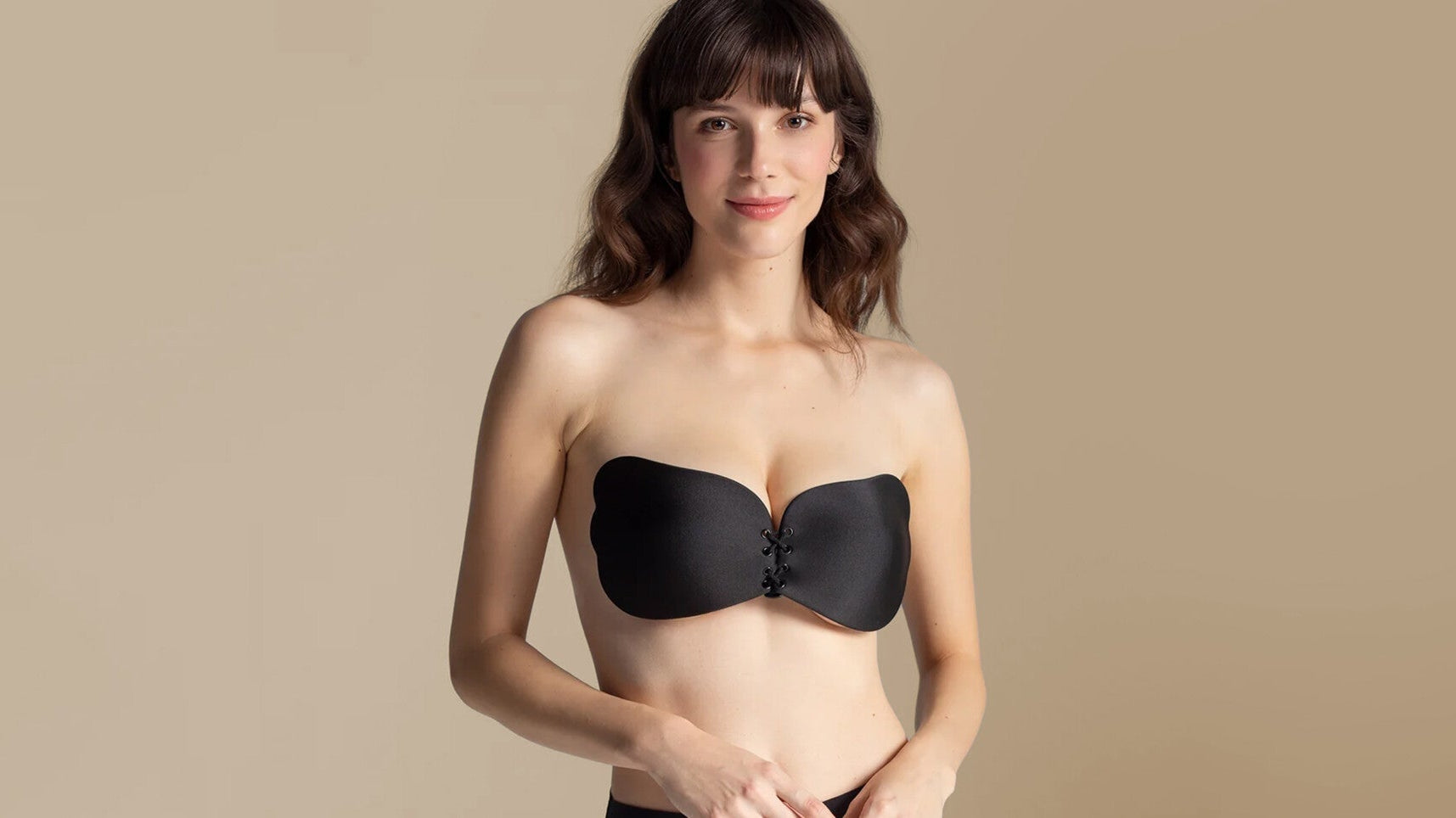 Biustonosze samonośne, czyli tajemnica komfortu i pewności siebie w odkrytych kreacjach