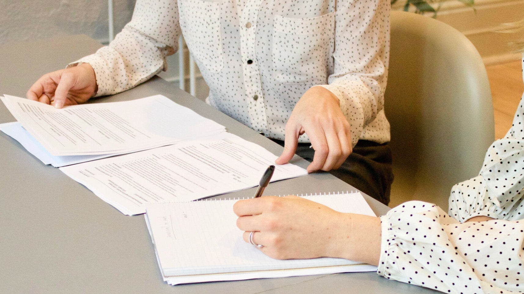 Jak ubrać się do pracy? Dress code stworzony z myślą o współczesnych kobietach