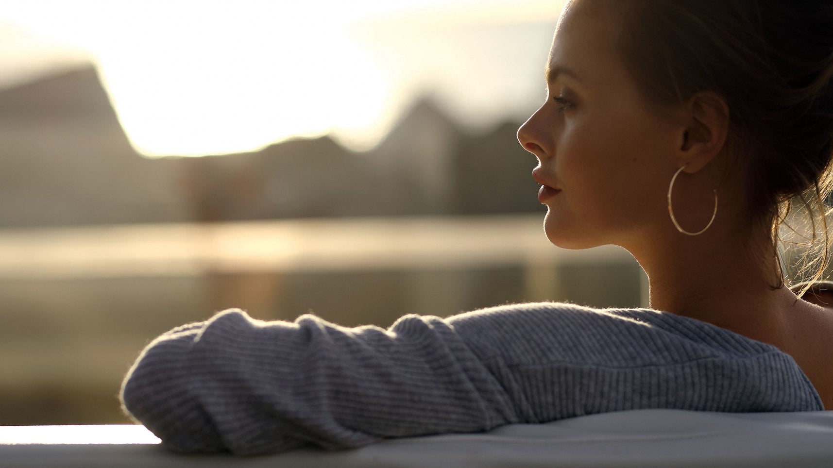 Tuniki swetrowe - wiosenne stylizacje z tuniką w roli głównej