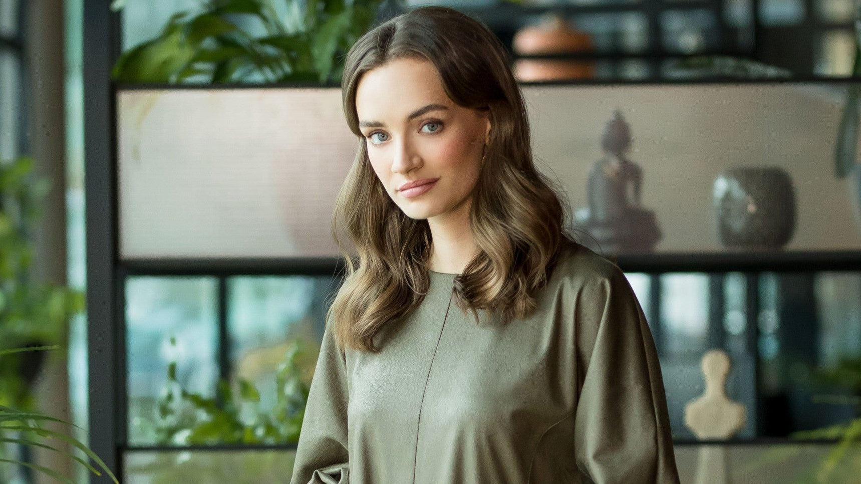 Jaki kolor pasuje do zielonego? Najmodniejsze stylizacje z zielenią