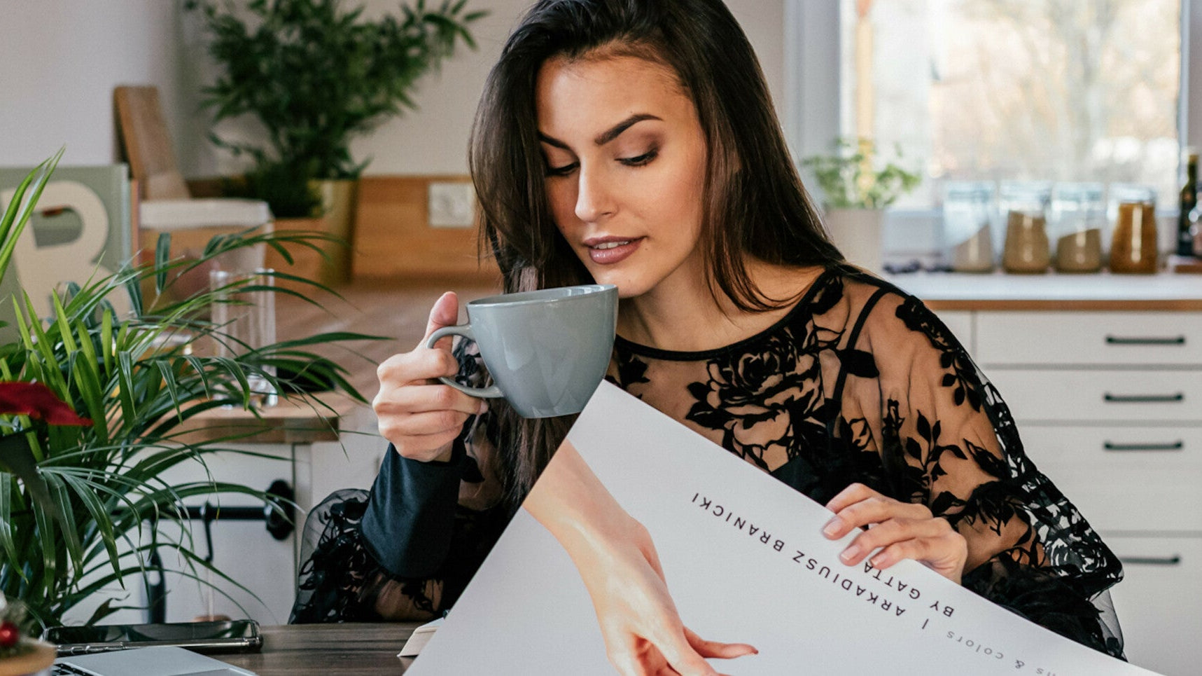 Jak ubrać się do domowego biura? Stylizacje do pracy w domu