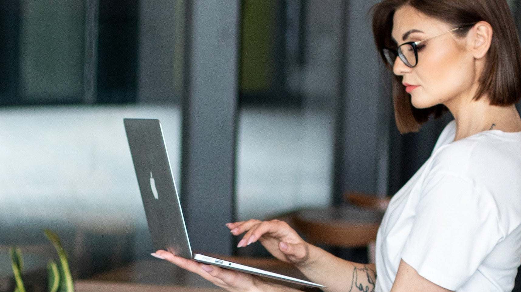 Jakie pończochy wybrać do pracy?