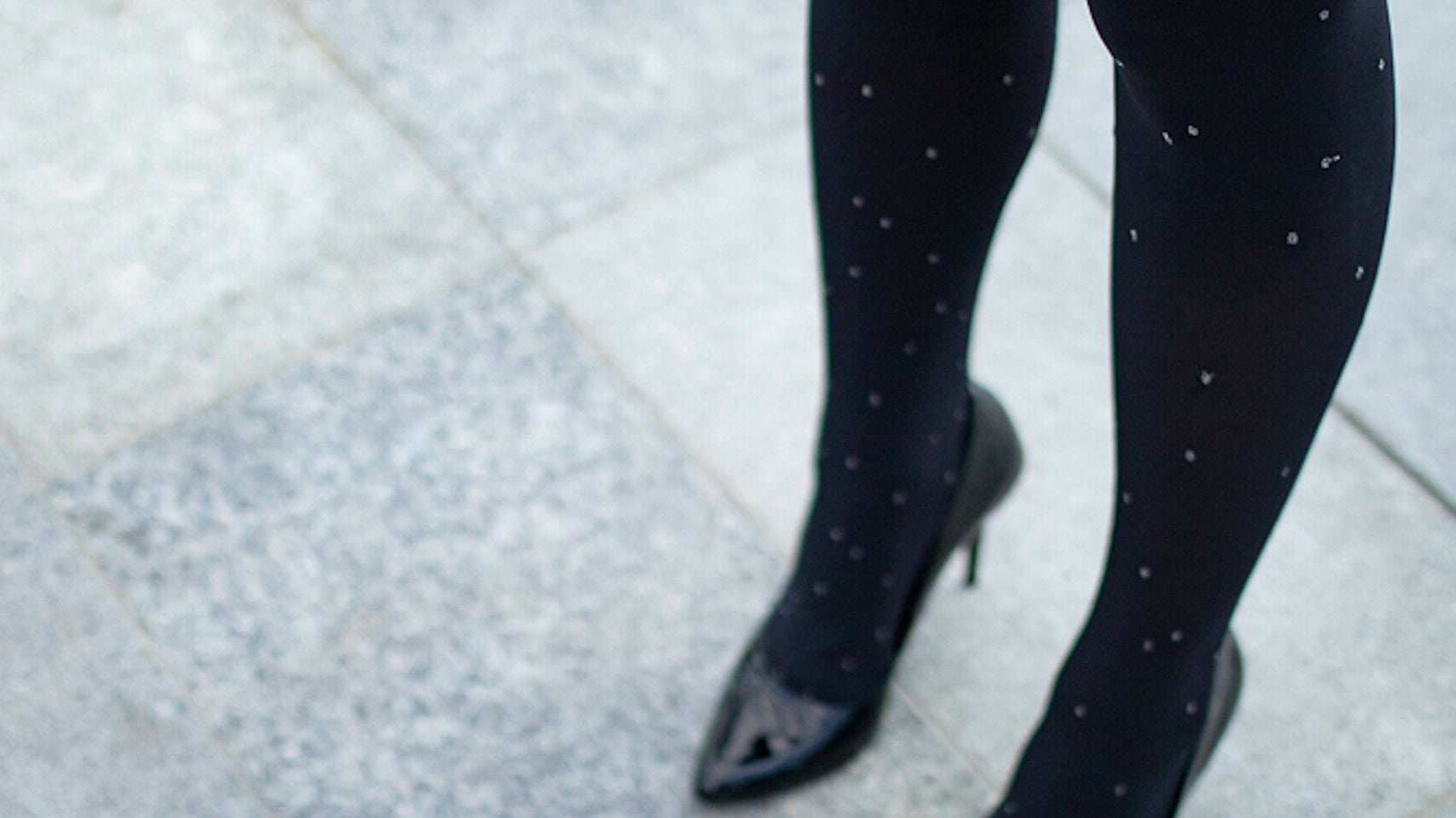 Jesienny look - jakie buty wybrać do zakolanówek, a jakie do rajstop we wzory?