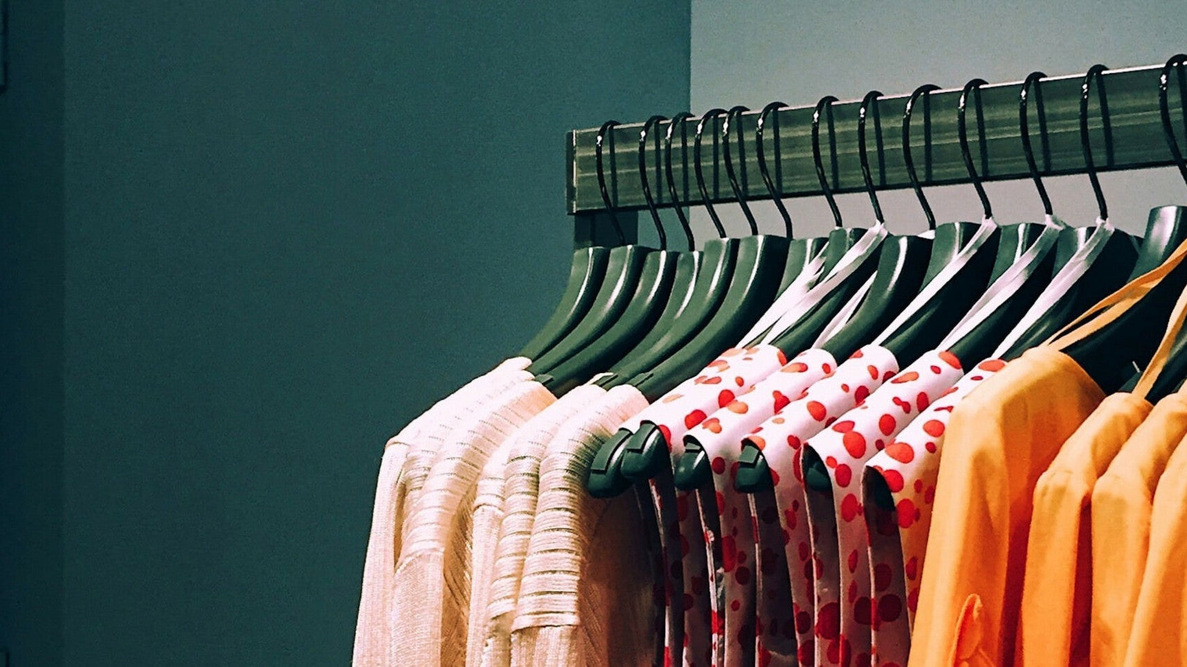 Wiosenno-letni look w stylu lat 60.