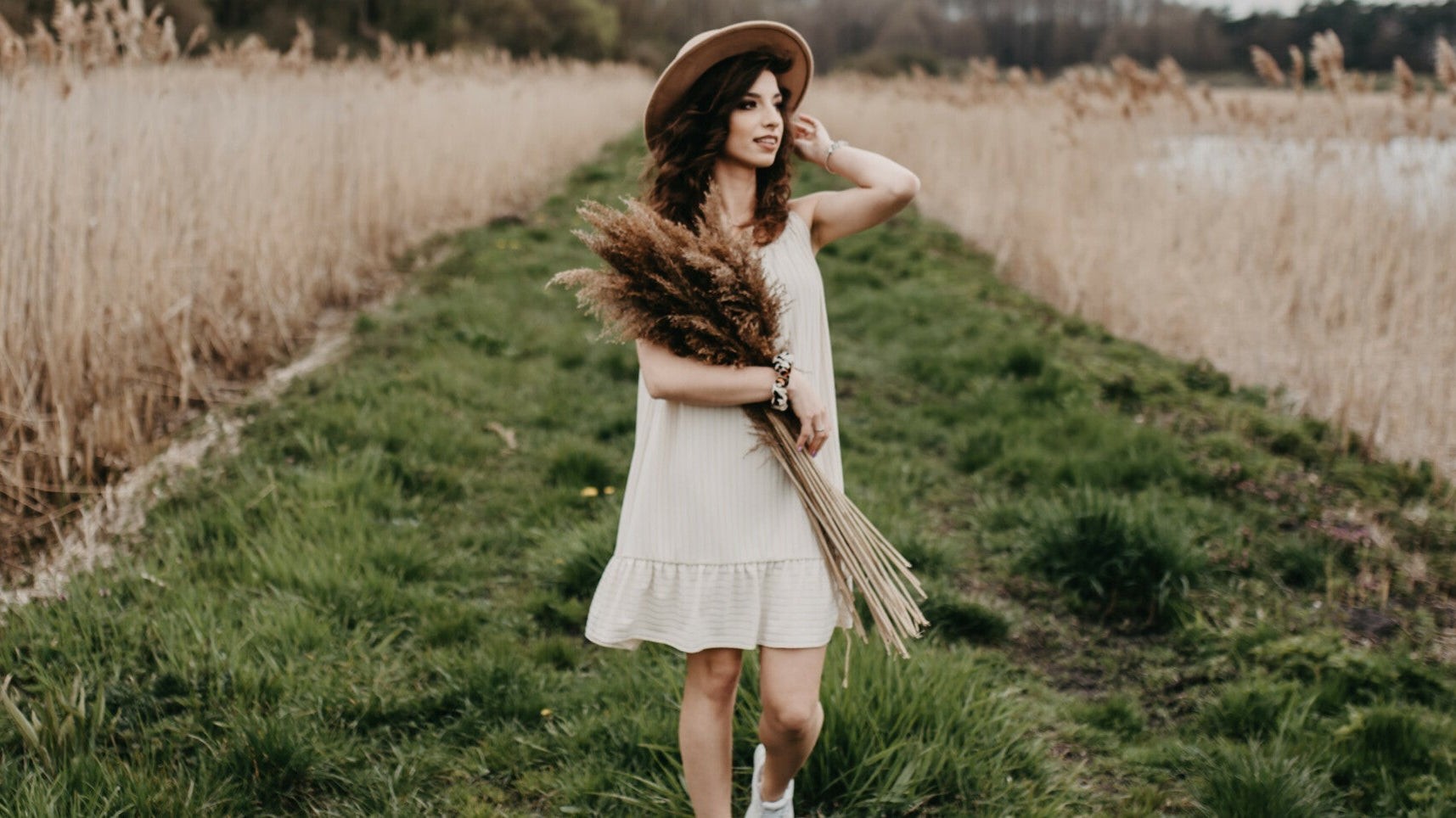 Trend miesiąca – sukienki z falbankami