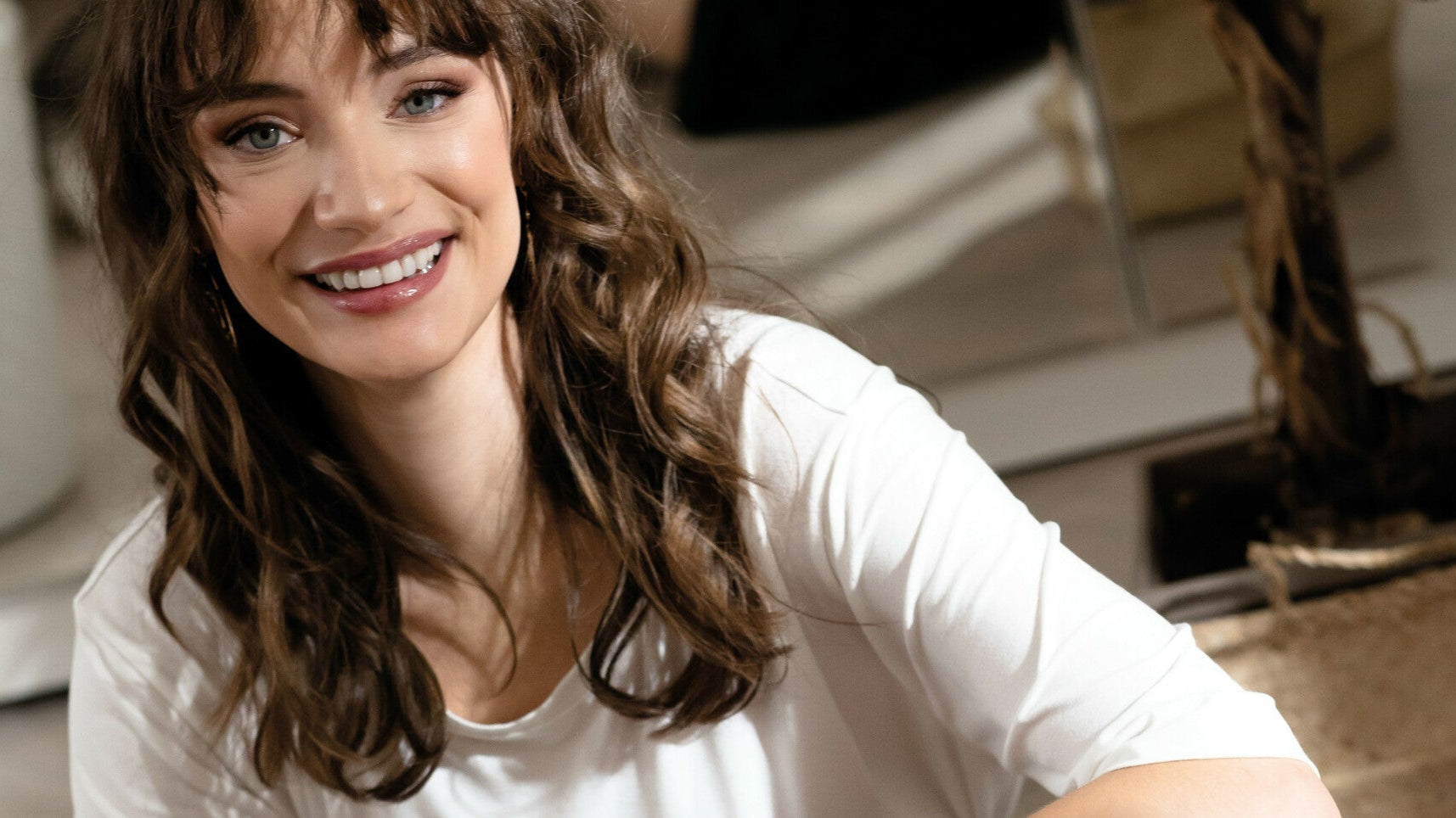 5 pomysłów na stylizację z białym T-shirtem w roli głównej