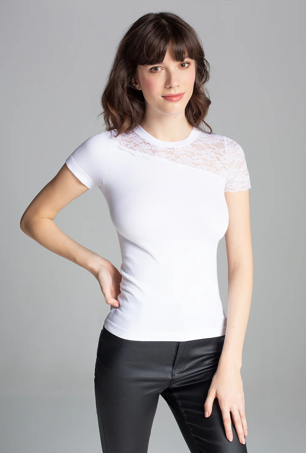 T-shirt z koronkowym wykończeniem Bravo - Gatta