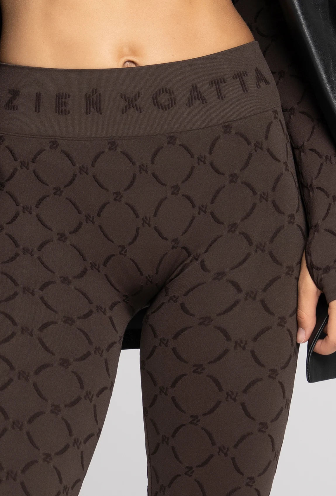 Brązowe legginsy Monogram z kolekcji Zień x Gatta - Gatta