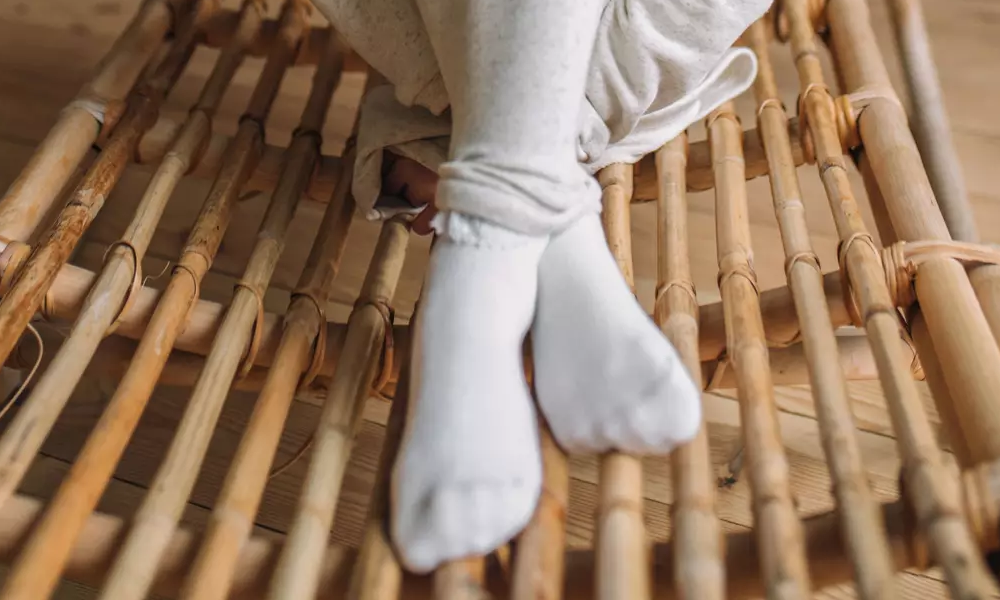 Damskie skarpetki z falbanką, czyli sposób na podkreślenie dziewczęcego charaktery stylizacji