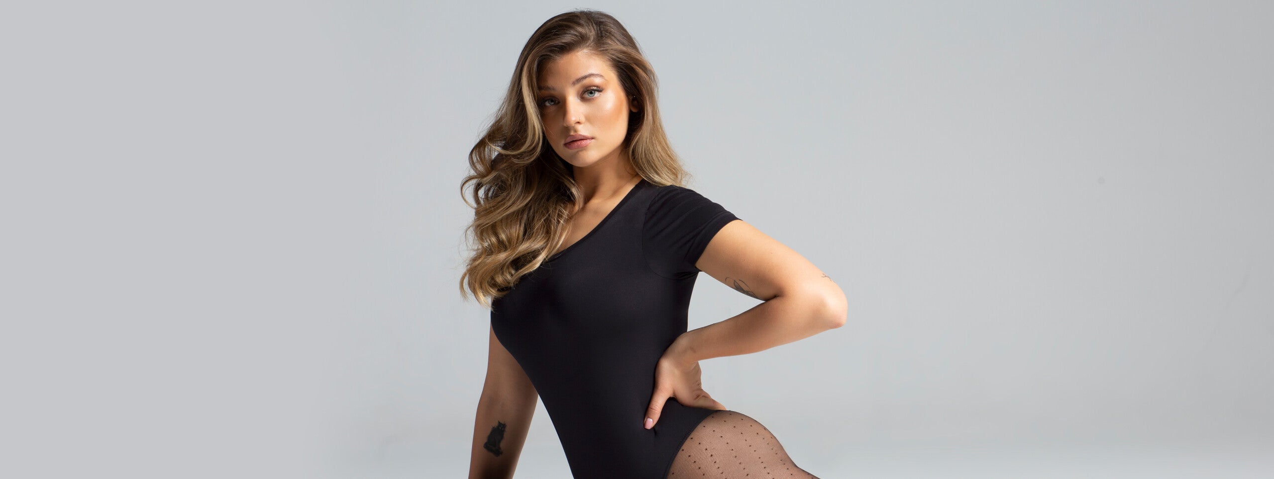 Bezszwowa i modelująca bielizna damska – sekret nienagannej stylizacji imprezowej