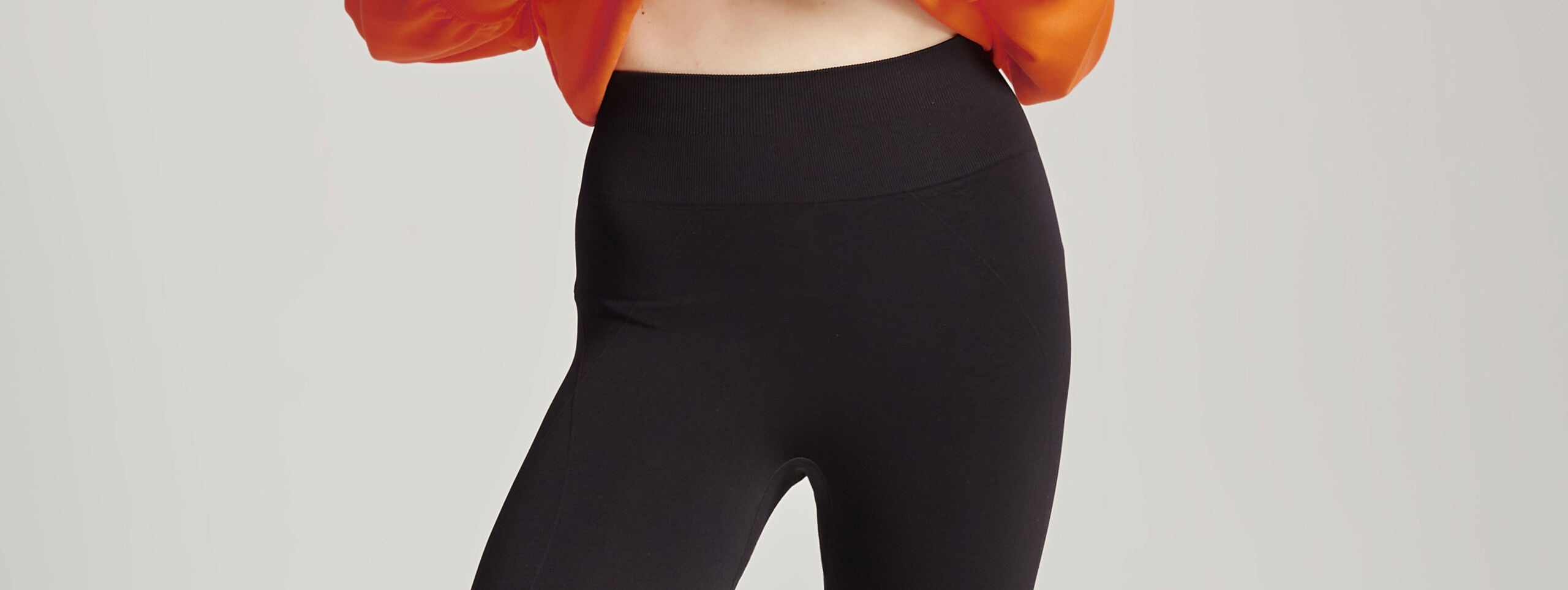 Legginsy niewychodzące z mody – wygodna stylizacja na wiosenne dni