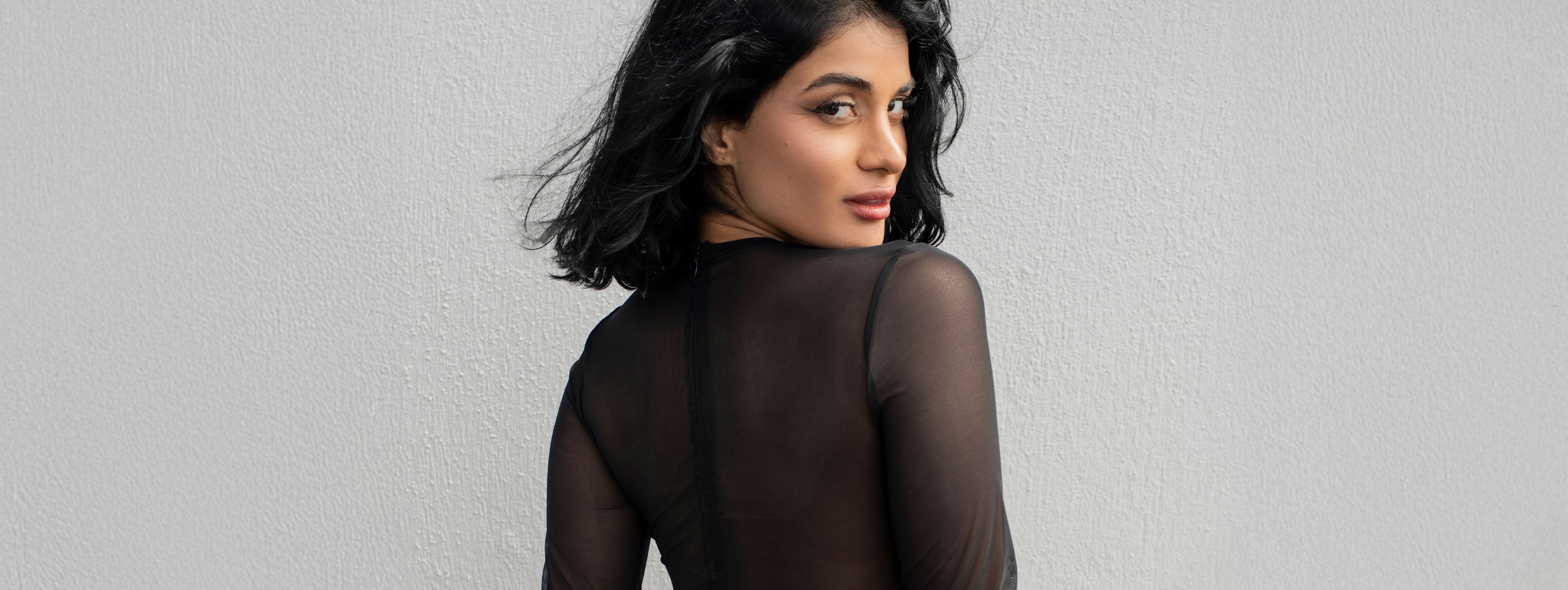 Środek lata, a Ty chcesz świetnie wyglądać? Przypominamy o zaletach body pod sukienkę!