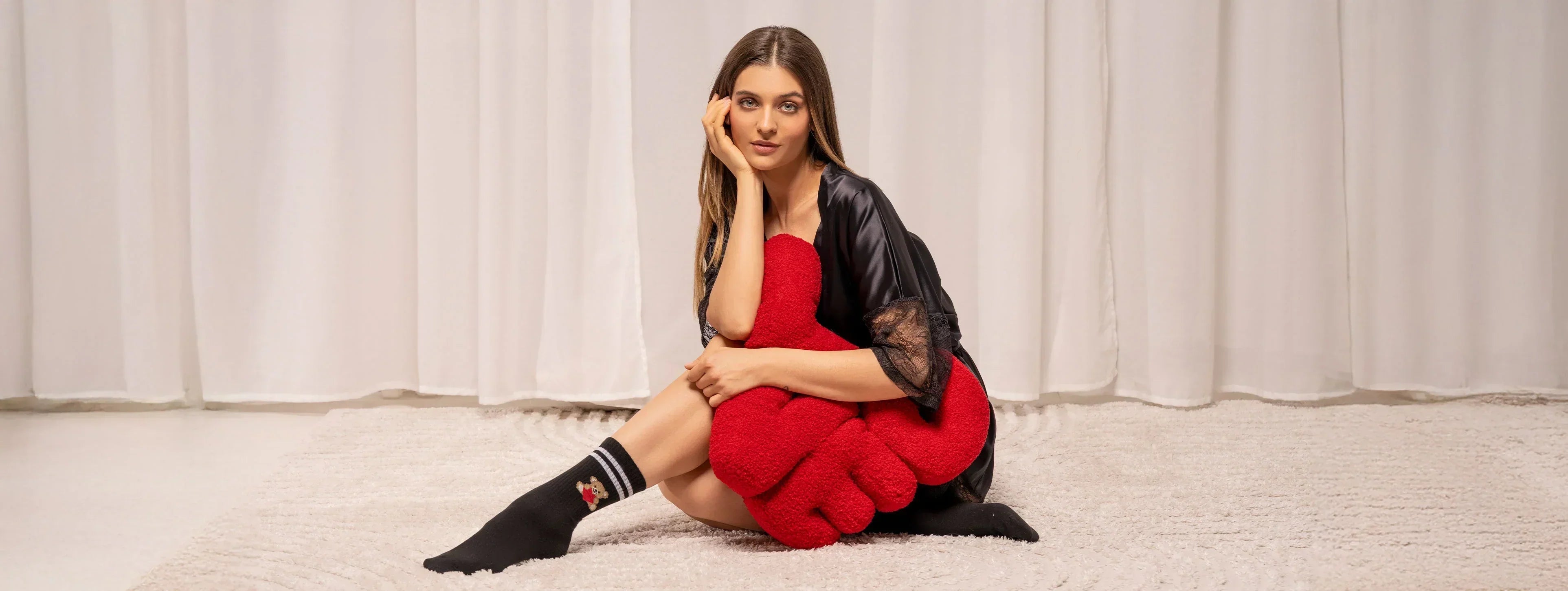 Stylizacja na Walentynki 2026 – romantyczny, elegancki czy zmysłowy look na randkę?
