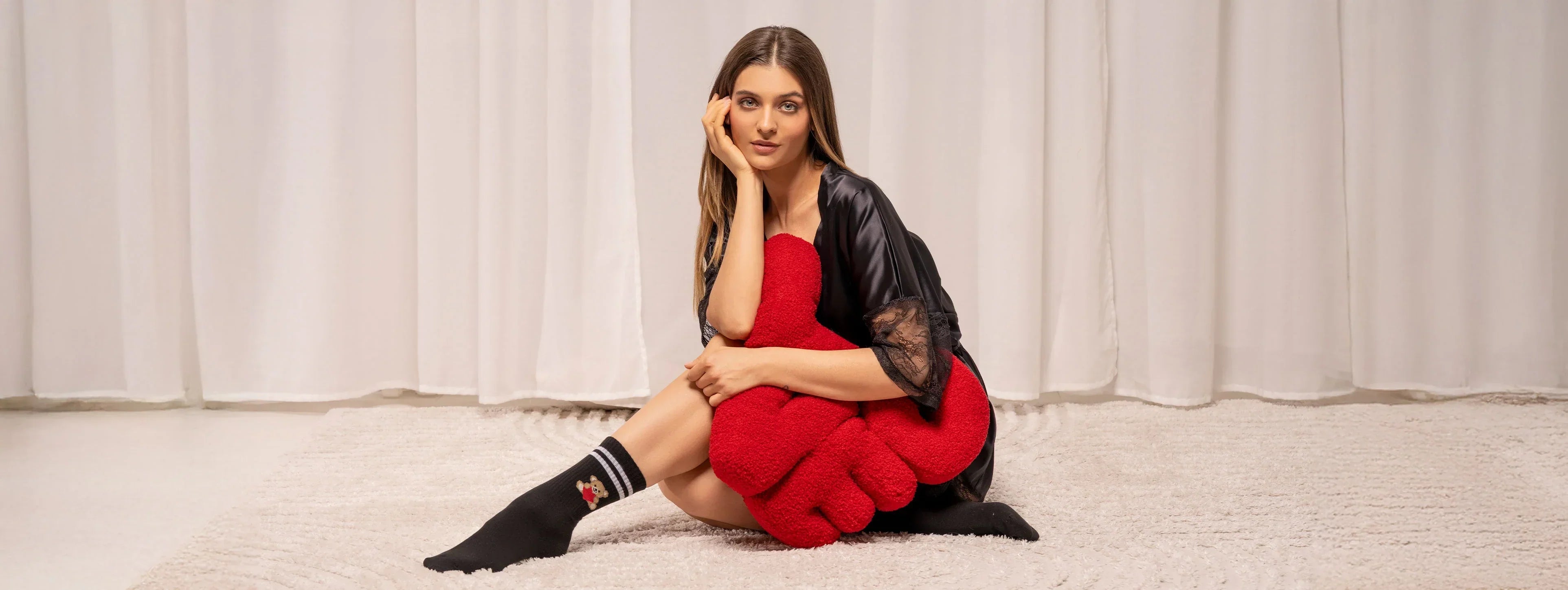 Stylizacja na Walentynki 2026 – romantyczny, elegancki czy zmysłowy look na randkę?