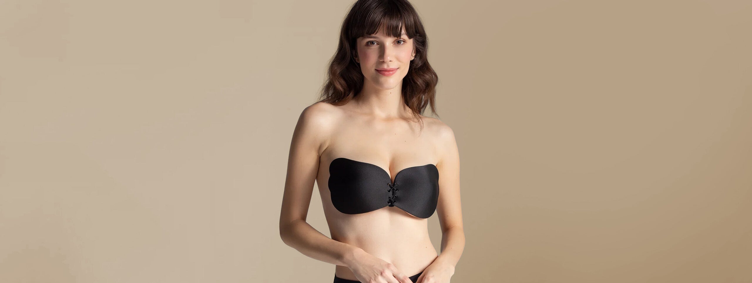 Biustonosze samonośne, czyli tajemnica komfortu i pewności siebie w odkrytych kreacjach