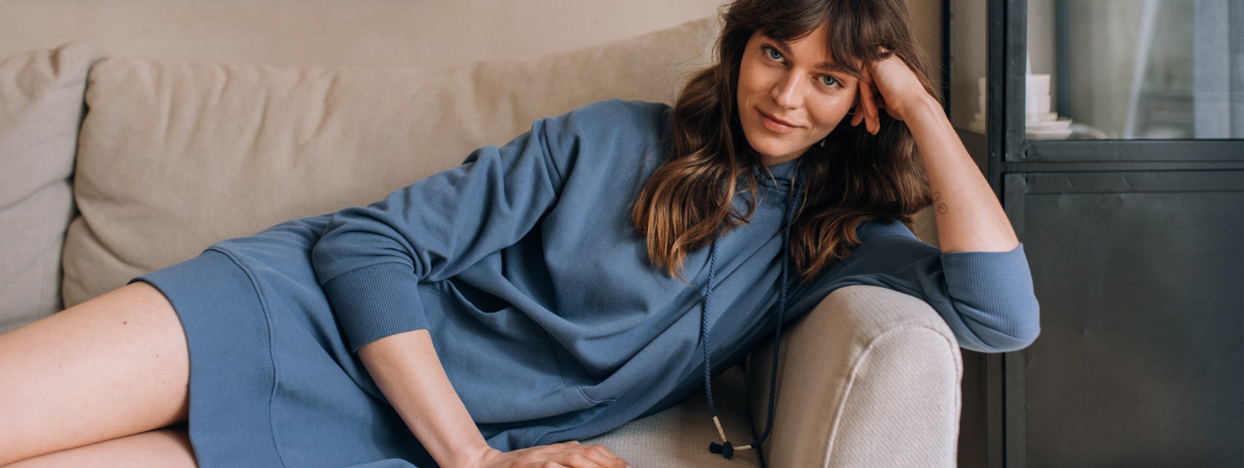 Dres damski jako stylizacja do pracy w biurze? (R)ewolucja w świecie mody!