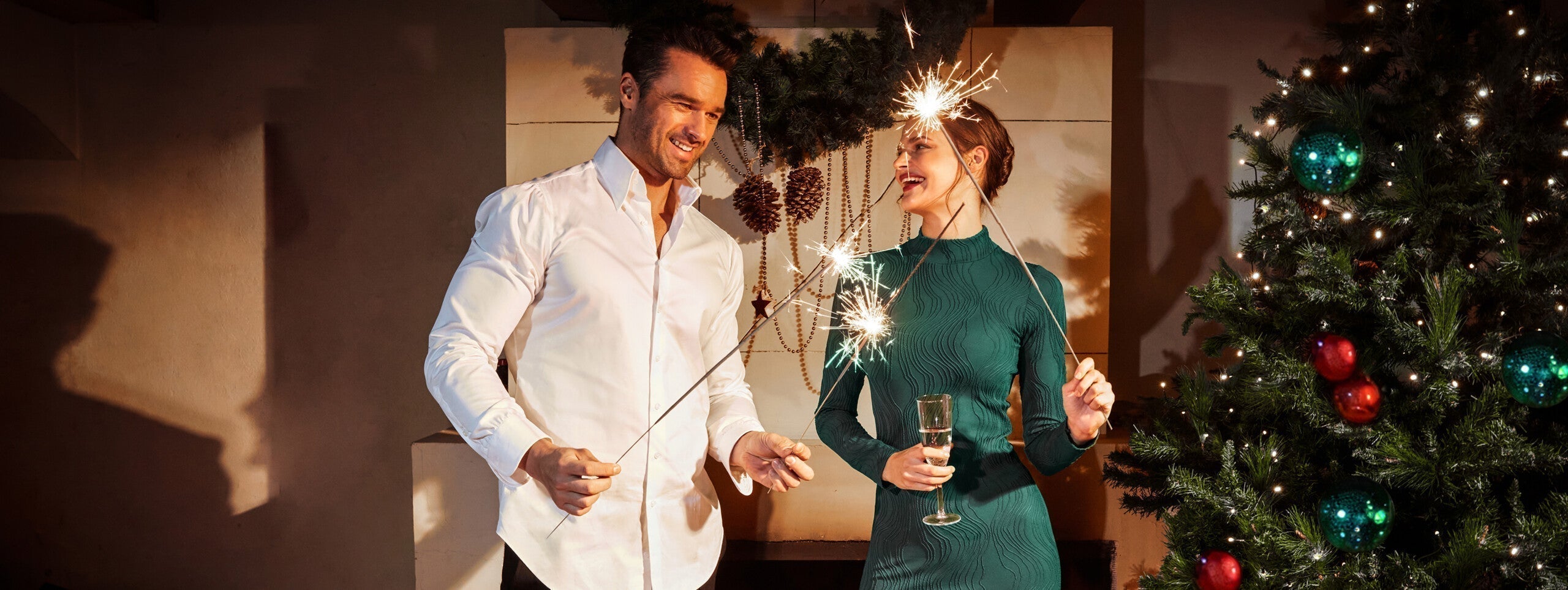 Odkryj stylizacje, które wyróżnią Cię w Sylwestra – inspiracje