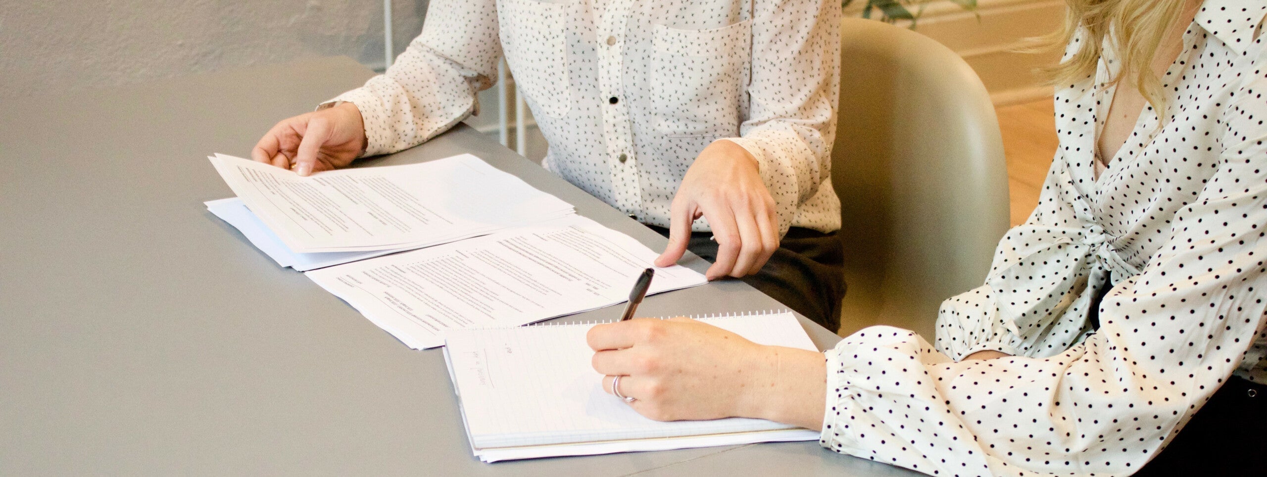 Jak ubrać się do pracy? Dress code stworzony z myślą o współczesnych kobietach