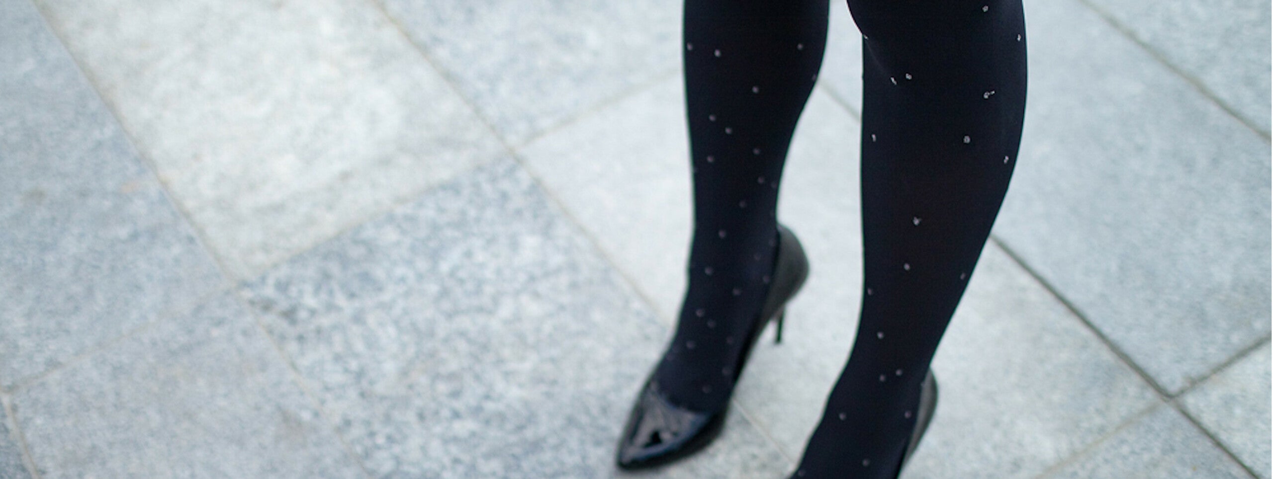 Jesienny look - jakie buty wybrać do zakolanówek, a jakie do rajstop we wzory?