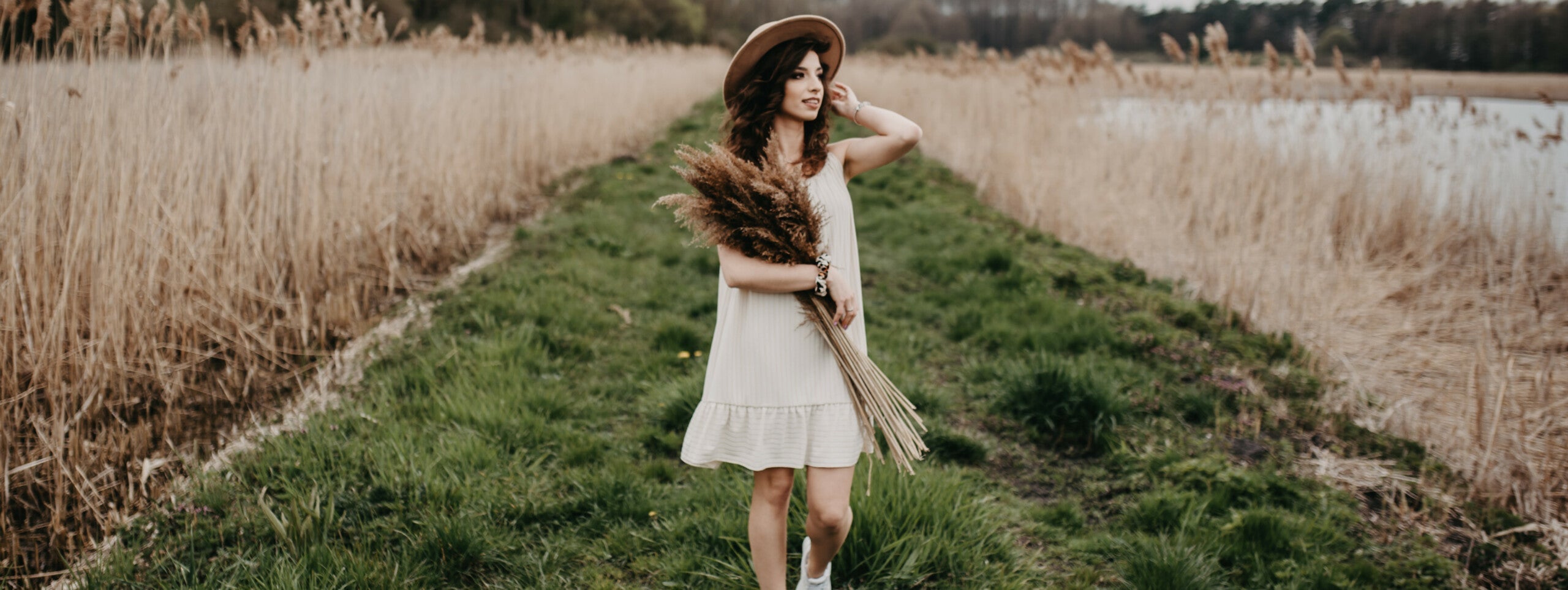 Trend miesiąca – sukienki z falbankami