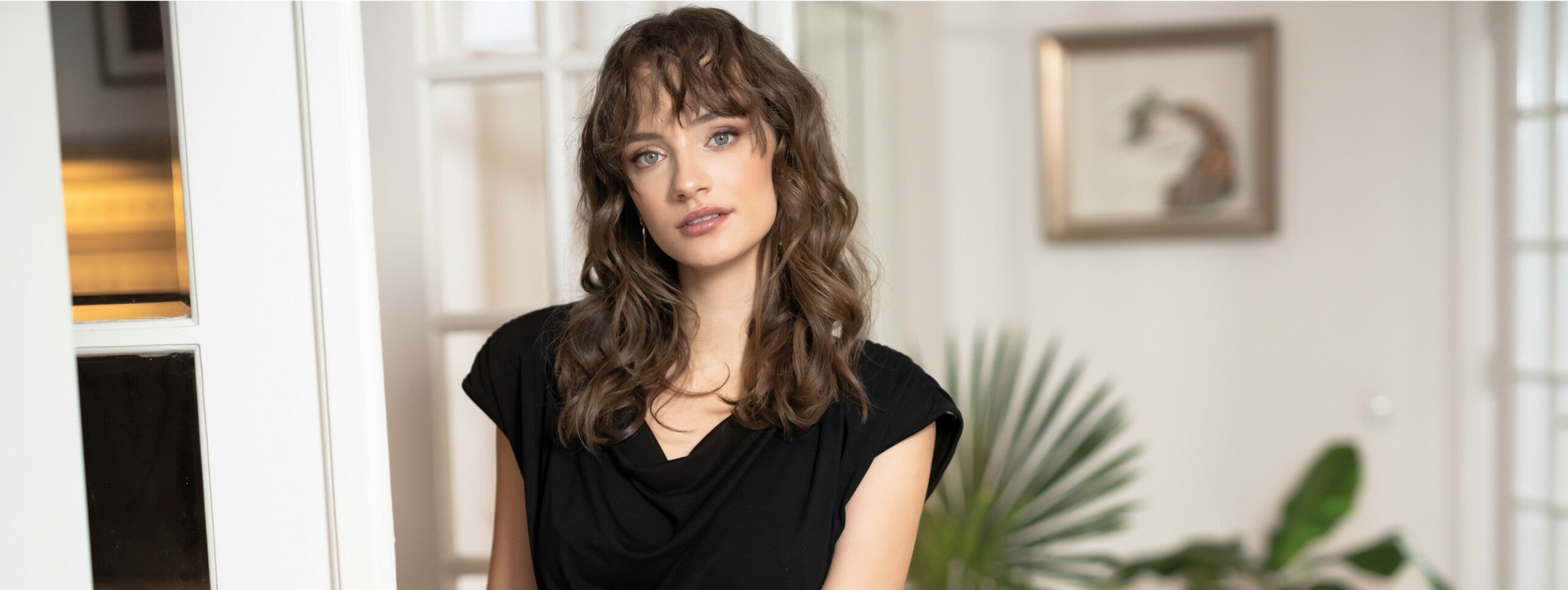 Wiskoza - co to za materiał? Jakie zalety mają ubrania z wiskozy?