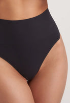 Majtki bezszwowe stringi Eva Invisible Skin