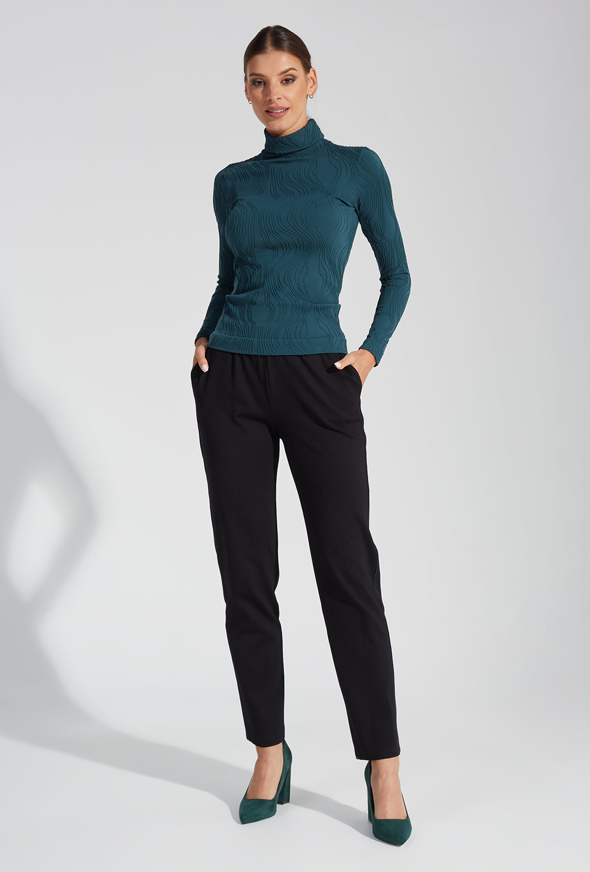 Proste czarne spodnie Janelle