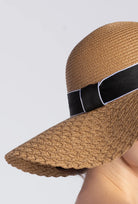 Kapelusz z szerokim rondem 03