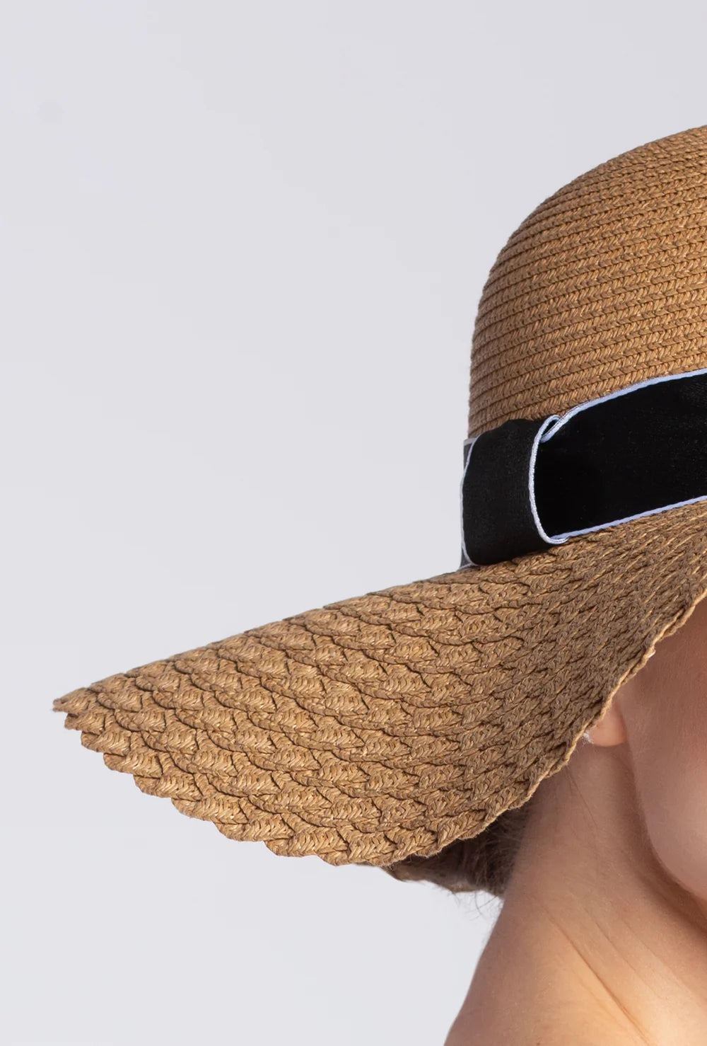 Kapelusz z szerokim rondem 03 - Gatta