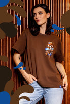 Czekoladowy t-shirt damski z limitowanej kolekcji – Gatta x Wedel