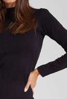 Dopasowana sukienka ze stójką Flow Golf