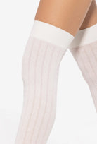 Kremowe zakolanówki 01