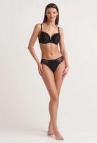 Delikatnie usztywniany biustonosz z haftem Marissa 01