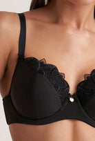 Delikatnie usztywniany biustonosz z haftem Marissa 01