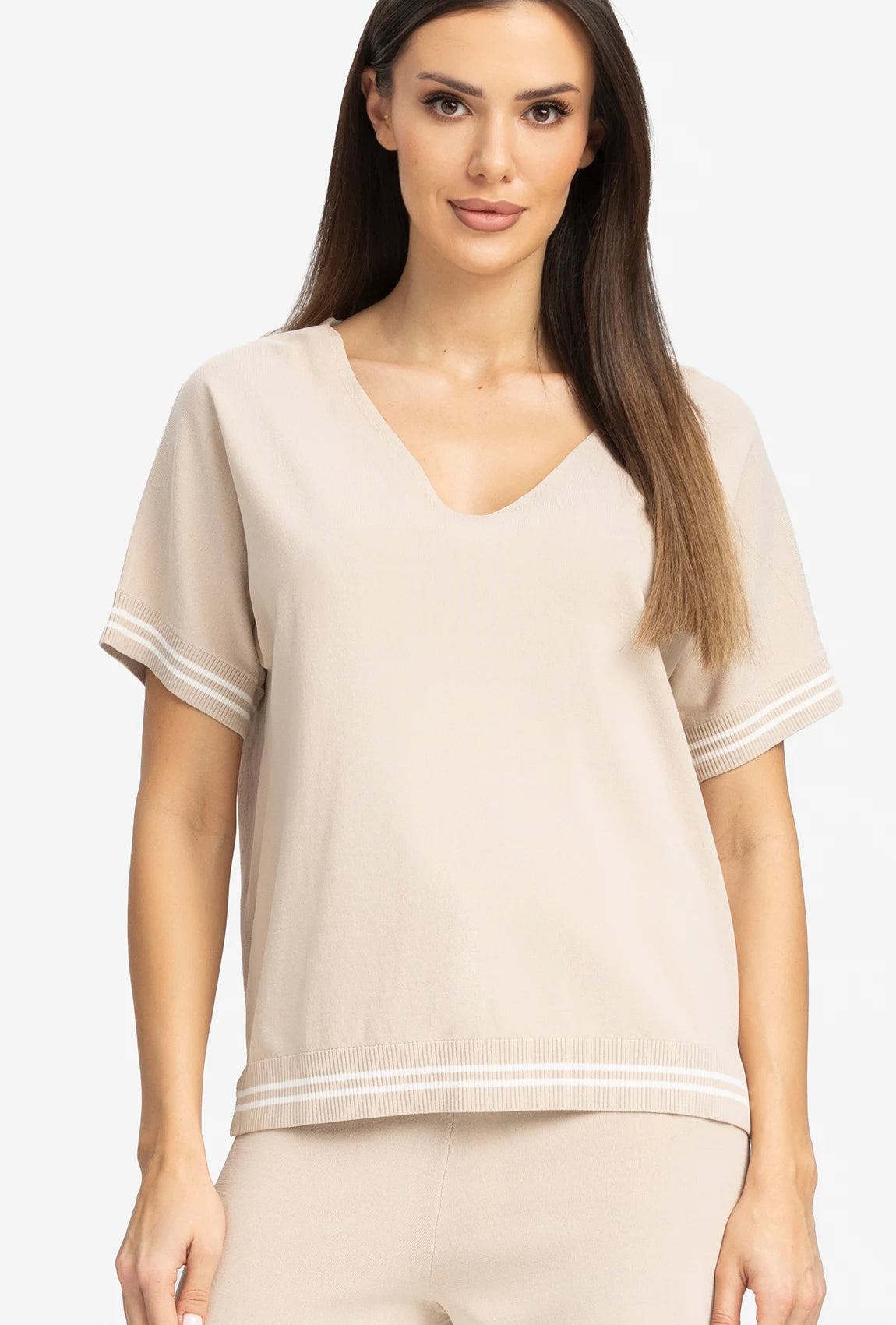 Beżowa bluzka z krótkim rękawem Elegance