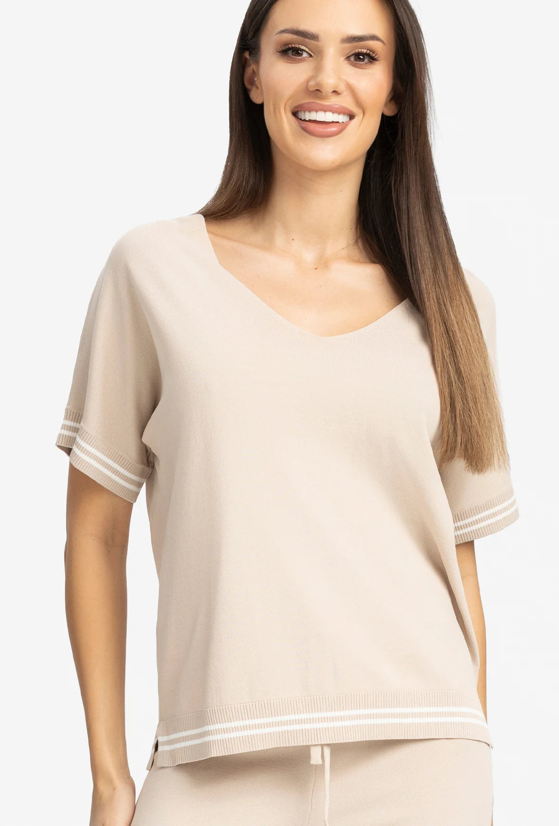 Beżowa bluzka z krótkim rękawem Elegance - Gatta