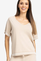 Beżowa bluzka z krótkim rękawem Elegance