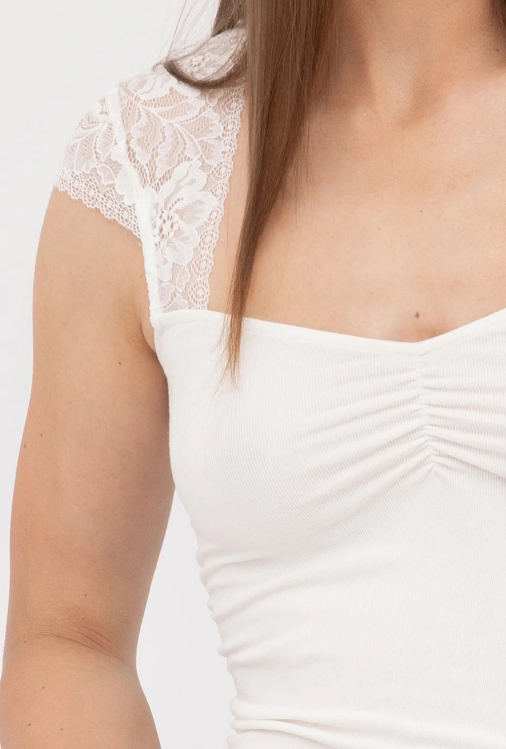 Bluzka z koronkowym wykończeniem Adison - Gatta