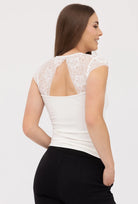 Bluzka z koronkowym wykończeniem Adison