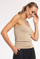 Dopasowany top na ramiączkach Bege