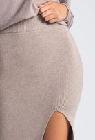 Dzianinowa spódnica z rozcięciem Miriam